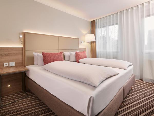 HYPERION Hotel Berlin : photo 2 de la chambre suite junior avec accès au salon exécutif