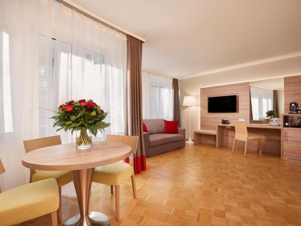 HYPERION Hotel Berlin : photo 3 de la chambre suite junior avec accès au salon exécutif