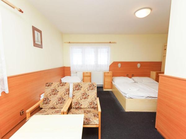 Sport Hotel Gejzirpark : photo 1 de la chambre chambre quadruple