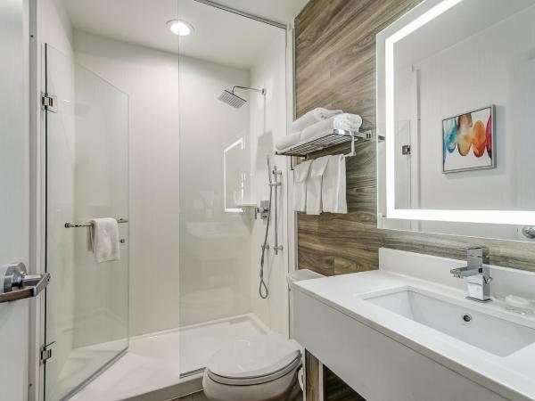 EST Hotel : photo 4 de la chambre suite lit king-size avec jacuzzi