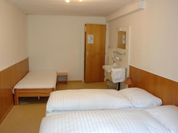 Hotel Weisses Kreuz : photo 7 de la chambre chambre double avec salle de bains commune