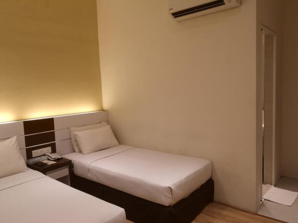 Seasons View Hotel : photo 2 de la chambre economy twin room (without window)