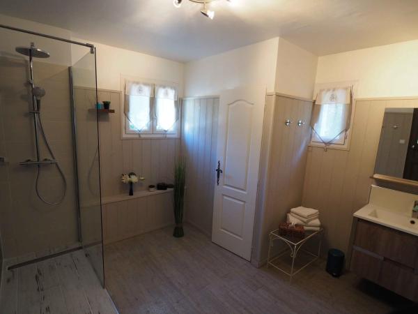 Mas de l'ile : photo 5 de la chambre chambre double avec salle de bains privative