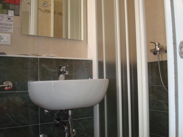 Hotel Amalfi : photo 5 de la chambre chambre triple basique