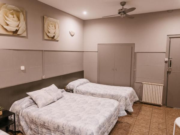 Pensión 45 : photo 2 de la chambre chambre triple