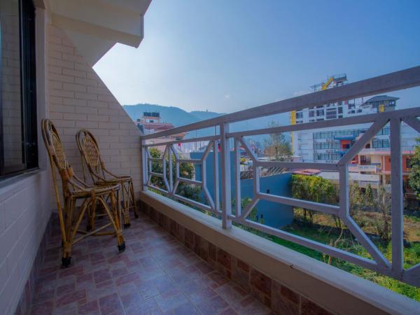 Hotel Garuda Inn : photo 1 de la chambre chambre double avec balcon