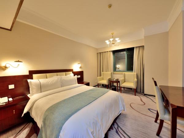 HaiJun Hotel -Free Canton Fair Shuttle Bus : photo 2 de la chambre chambre double standard - vue sur ville