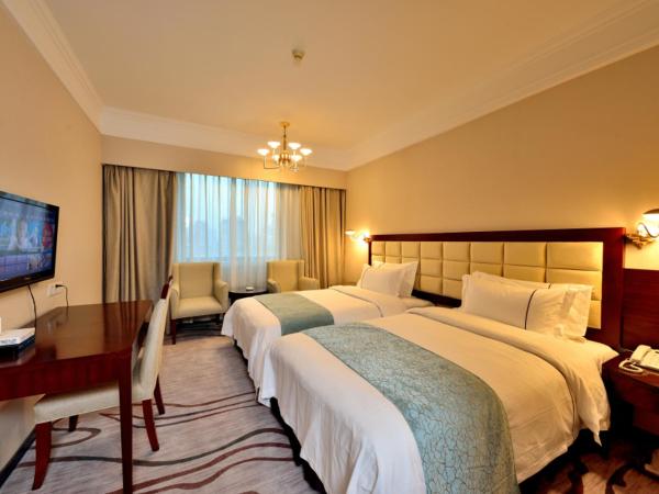 HaiJun Hotel -Free Canton Fair Shuttle Bus : photo 4 de la chambre chambre lits jumeaux standard - vue sur ville