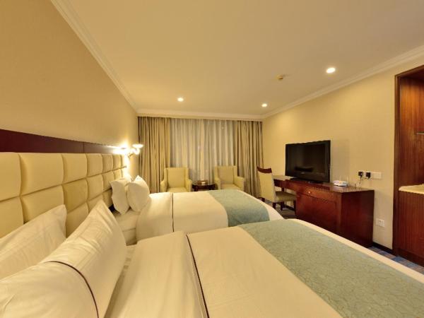 HaiJun Hotel -Free Canton Fair Shuttle Bus : photo 1 de la chambre chambre lits jumeaux standard - vue sur ville