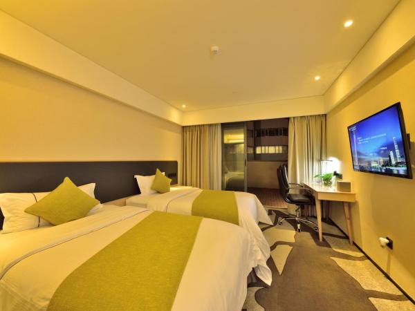 HaiJun Hotel -Free Canton Fair Shuttle Bus : photo 3 de la chambre chambre double - vue sur jardin
