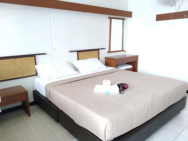 Chomdoi House Hotel SHA Extra Plus : photo 8 de la chambre budget air-con room