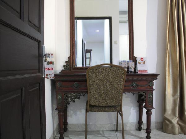 RedDoorz near Tomang 2 : photo 1 de la chambre chambre deluxe