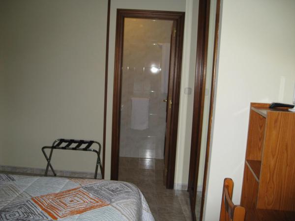 Hostal Roma : photo 5 de la chambre chambre lits jumeaux