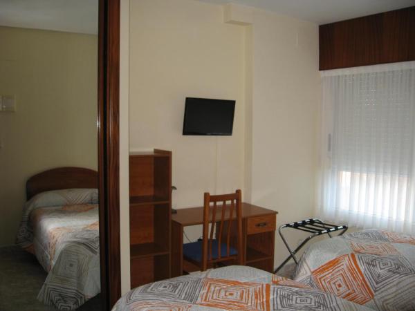 Hostal Roma : photo 4 de la chambre chambre lits jumeaux