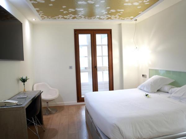 Casas Reais Boutique : photo 7 de la chambre chambre de luxe double ou lits jumeaux avec baignoire spa