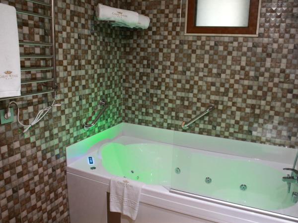 Casas Reais Boutique : photo 9 de la chambre chambre de luxe double ou lits jumeaux avec baignoire spa