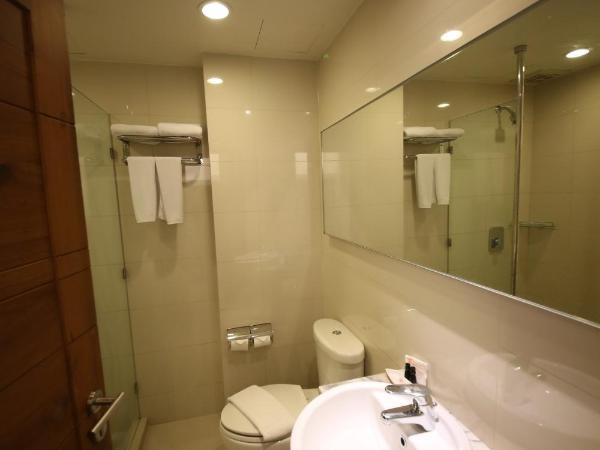 Sunshine Hotel & Residences : photo 4 de la chambre chambre double ou lits jumeaux deluxe - vue sur piscine