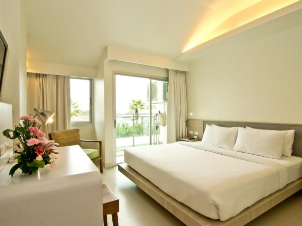 Sunshine Hotel & Residences : photo 1 de la chambre chambre double ou lits jumeaux deluxe - vue sur piscine