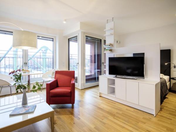 THE FLAG Oskar M. : photo 1 de la chambre studio simple confort - vue sur rivière (lit de 140 cm de large) 