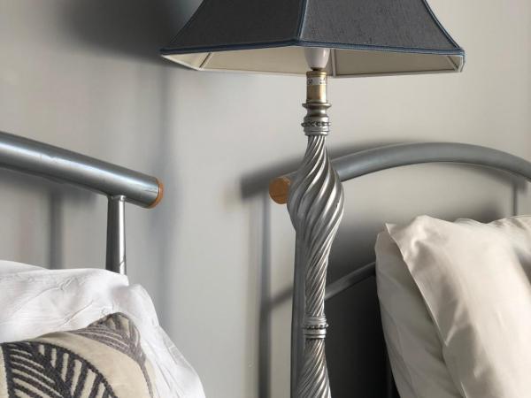 The Angerstein Hotel : photo 1 de la chambre chambre lits jumeaux avec salle de bains commune