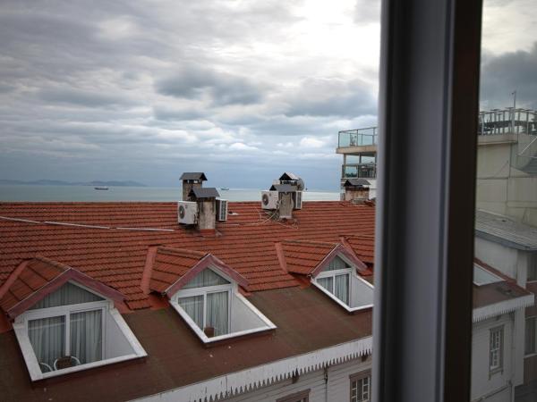 Paris Garden Hotel Istanbul : photo 4 de la chambre chambre triple deluxe - vue sur mer