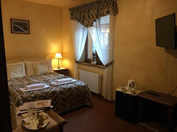 Hotel Dwór Karolówka : photo 10 de la chambre chambre double
