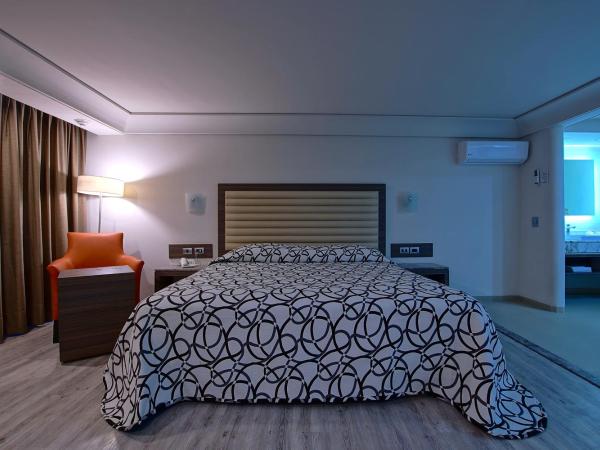 Econo Express Hotel : photo 2 de la chambre suite deluxe avec baignoire spa