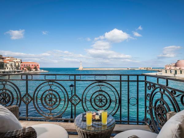 Residenza Vranas Boutique Hotel : photo 6 de la chambre suite supérieure avec bassin profond chauffé - vue sur mer