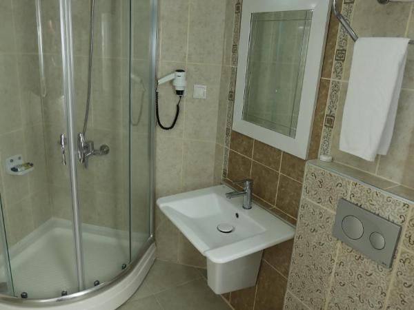 Olbia Hotel : photo 3 de la chambre chambre triple standard avec vue latérale sur la mer 