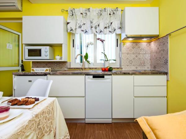 Apartments and Rooms Villa Dea ADULTS ONLY : photo 5 de la chambre appartement 1 chambre confort avec terrasse - vue sur jardin