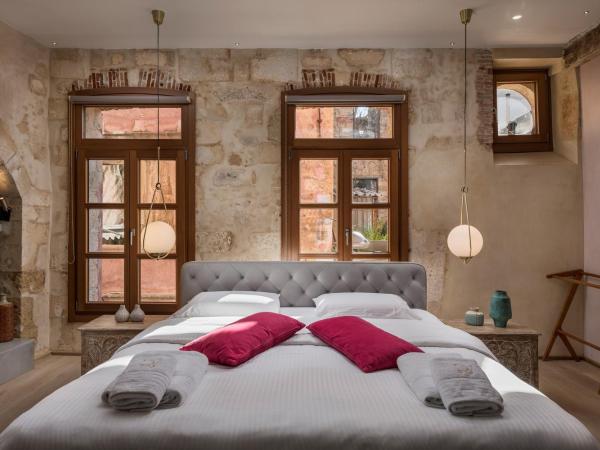 Residenza Vranas Boutique Hotel : photo 7 de la chambre suite supérieure avec bassin profond chauffé - vue sur mer