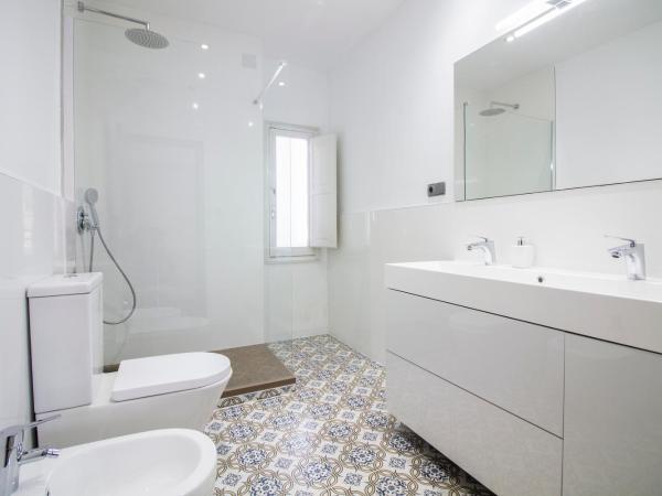 CASA MILA SV19 guesthouse : photo 1 de la chambre chambre double standard avec salle de bains commune