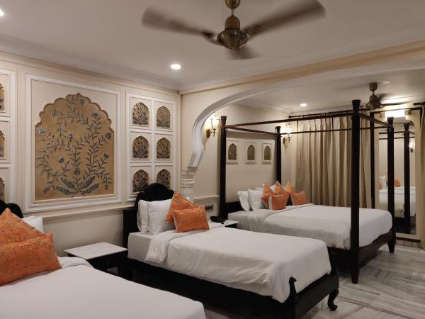 Laxmi Palace Heritage Boutique Hotel : photo 2 de la chambre family room free pick up on arrival only from train or bus station (8am-8pm)