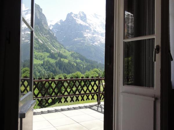 Hotel Blümlisalp : photo 1 de la chambre chambre double supérieure avec balcon et vue sur montagne eiger