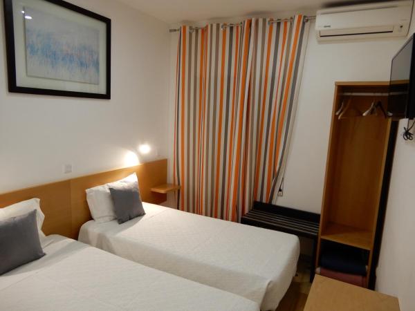 Guesthouse Coimbra City : photo 4 de la chambre chambre lits jumeaux avec salle de bains privative