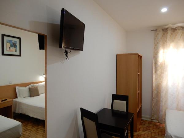 Guesthouse Coimbra City : photo 4 de la chambre chambre triple