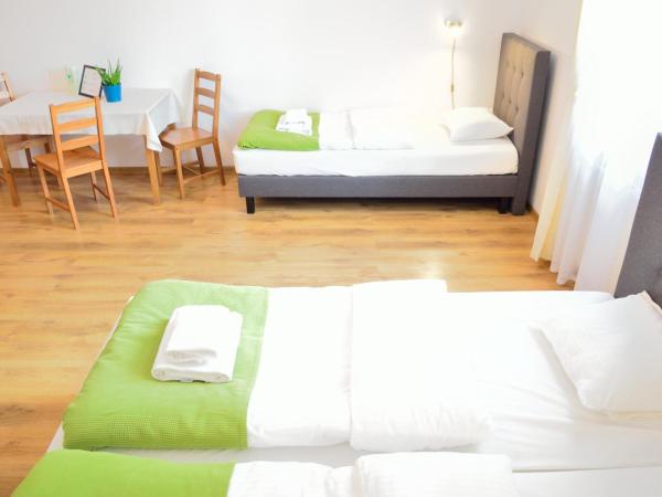 WenderEDU Business Center : photo 2 de la chambre chambre familiale avec vue sur rivière