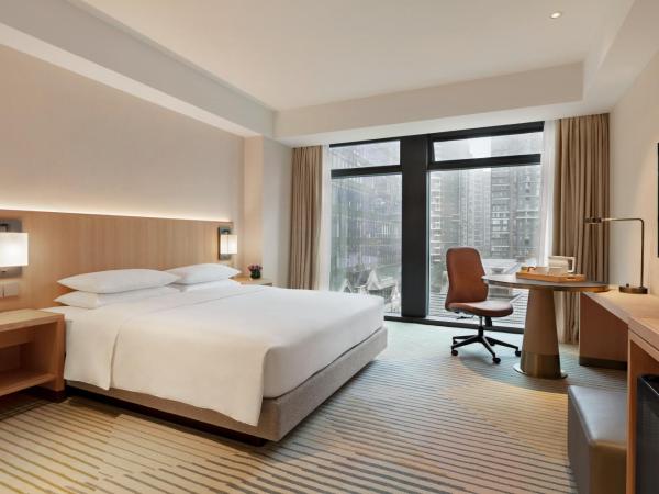 Hyatt Place Chengdu Pebble Walk : photo 1 de la chambre chambre lit king-size avec canapé-lit