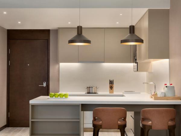 Hyatt House Chengdu Pebble Walk : photo 6 de la chambre king studio with sofa bed and kitchen