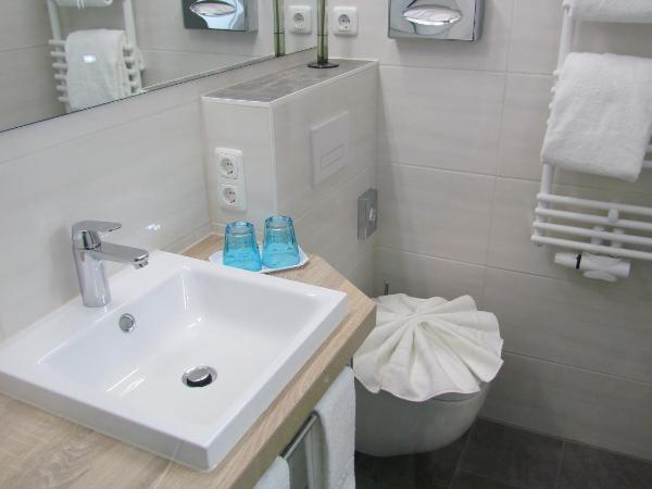 Hotel AMENITY : photo 6 de la chambre chambre double supérieure - vue sur jardin