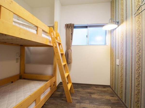 Trip & Sleep Hostel : photo 2 de la chambre chambre lits jumeaux avec salle de bains commune