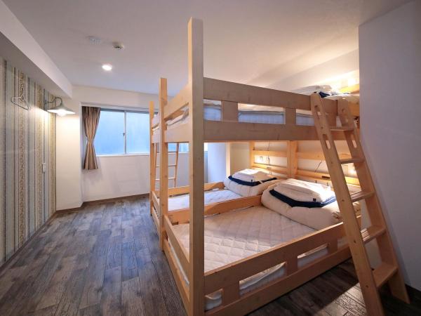 Trip & Sleep Hostel : photo 1 de la chambre chambre quadruple avec salle de bains commune