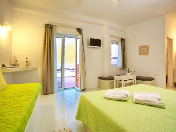 Thea Luxury Resort : photo 10 de la chambre appartement thea avec vue sur mer et piscine