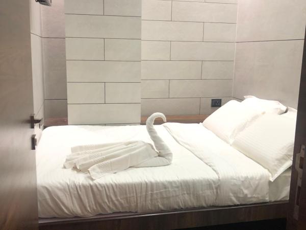 Hotel Rooms Dadar near Station : photo 5 de la chambre chambre double standard