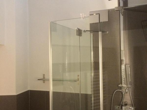 diezmadrid : photo 7 de la chambre chambre simple avec salle de bains 