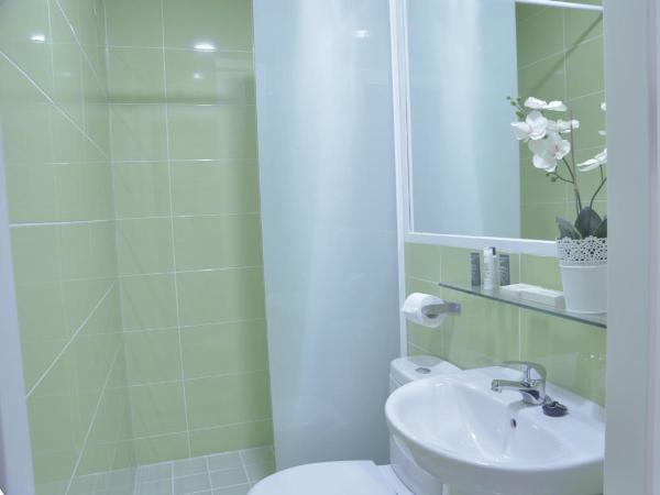 Nersan : photo 7 de la chambre chambre double ou lits jumeaux avec salle de bains privative