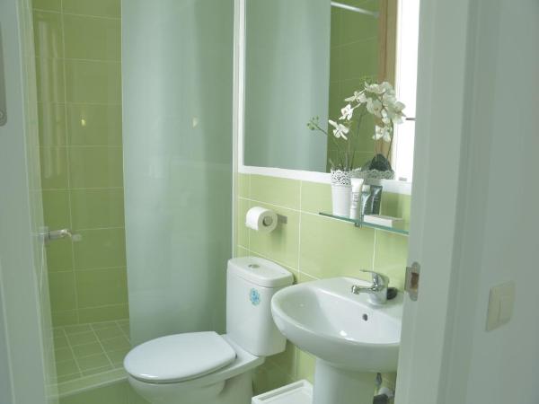 Nersan : photo 2 de la chambre chambre double ou lits jumeaux avec salle de bains privative