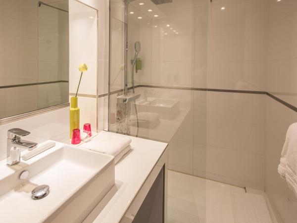 Hotel De France : photo 2 de la chambre chambre triple supérieure