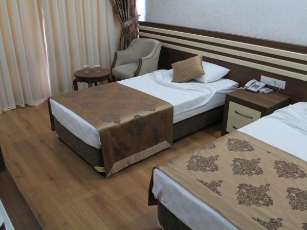 Olbia Hotel : photo 2 de la chambre chambre triple standard avec vue latérale sur la mer 