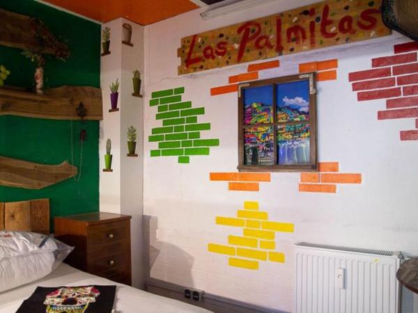 HafenTraum IndoorCampingHostel : photo 9 de la chambre chambre double avec salle de bains commune